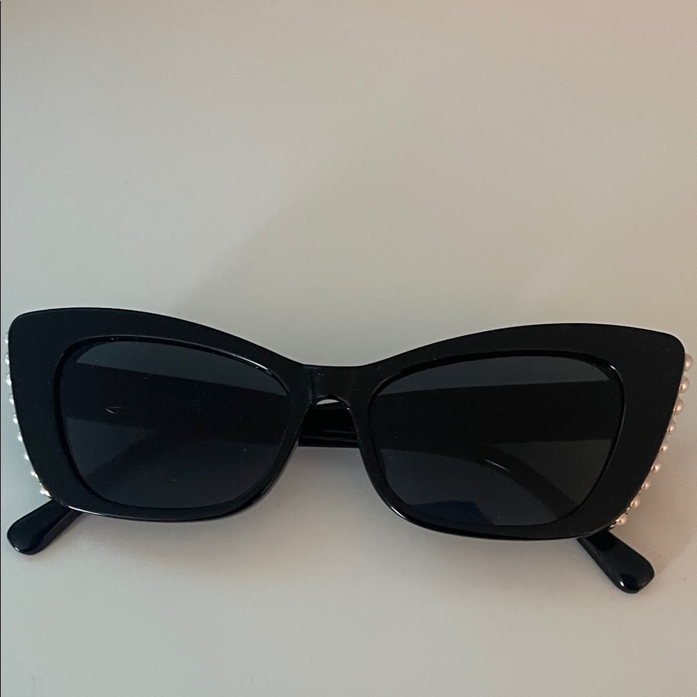 Black Cat-Eye Sunglasses with Pearl Trim cc trim